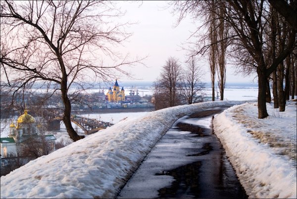 Весенний город России