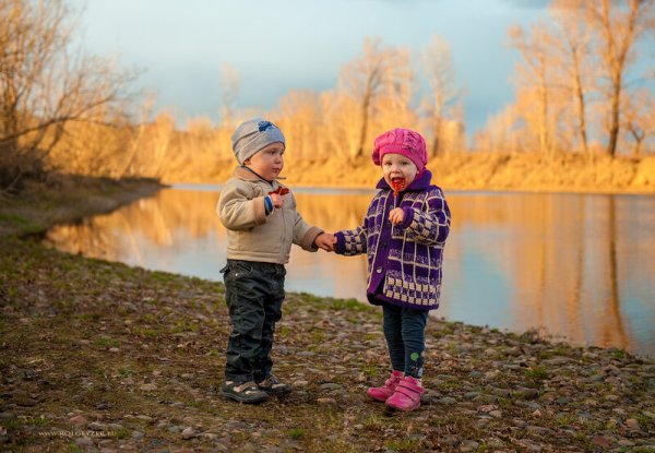 Мультяшные дети весной