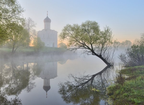 Храм в весеннем Оренбург
