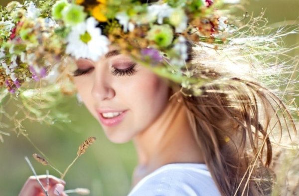 Красивая женщина Весна