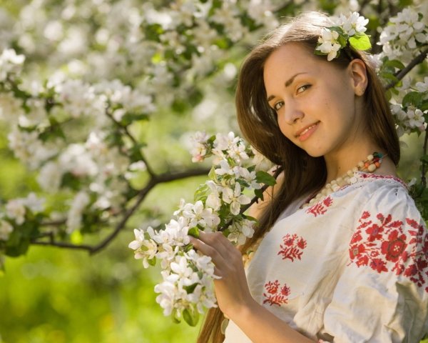 Красивая женщина Весна