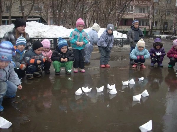 Весенние игры для детей на улице