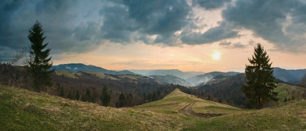 Обои Весна в Карпатах