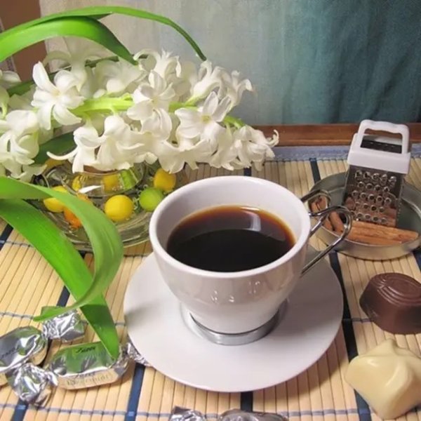 Весенние цветы и кофе