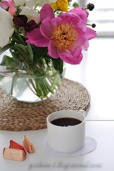 Доброе утро цветы и кофе