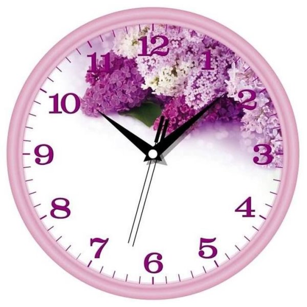 Белые часы на руке