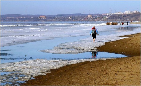 Весна март город