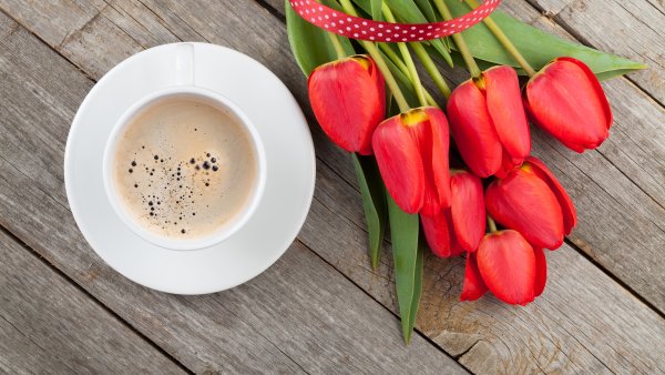 Весенние цветы и кофе