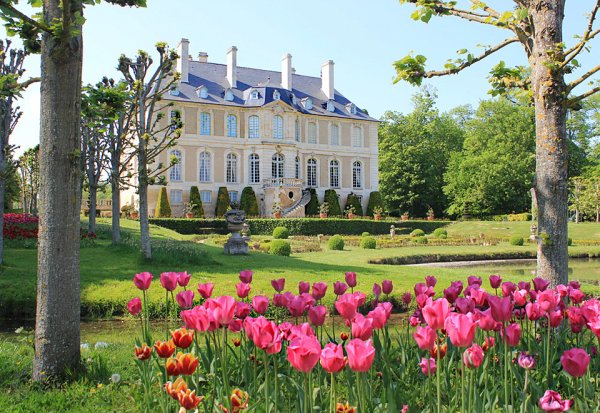 Замок весной