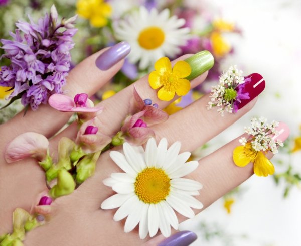 Цветы на ногтях