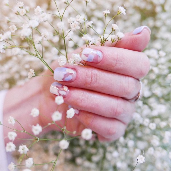 Весенний маникюр в пастельных тонах