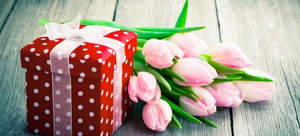 Подарки цветы и коробки