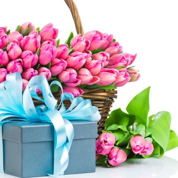 Подарки на 8 марта женщинам