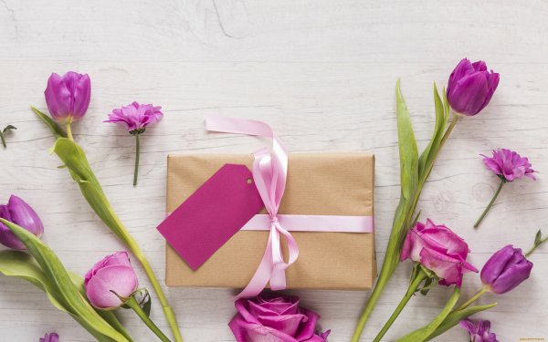 Весенний подарок девушке