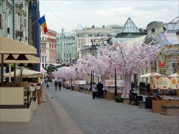 Аллея на Кузнецком мосту Москва
