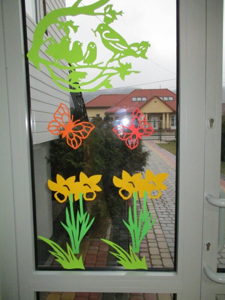 Декоративные наклейки на окна
