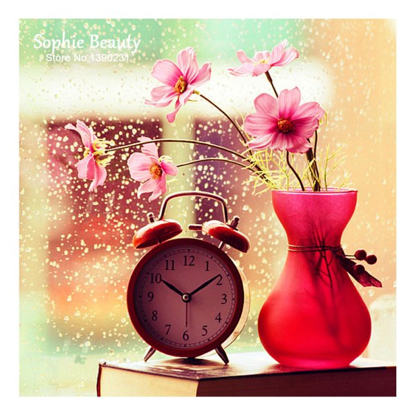 Будильник на столе