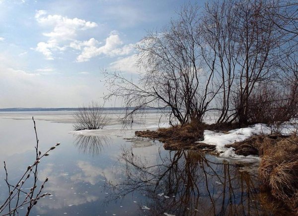 Волга весной