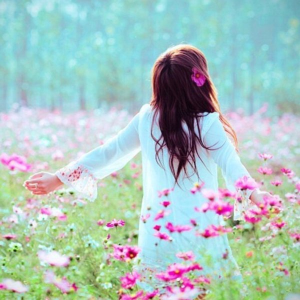 Весна девушка со спины