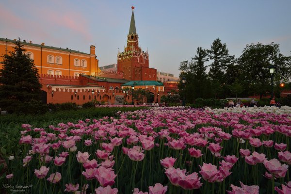 Москва Манежная площадь весной