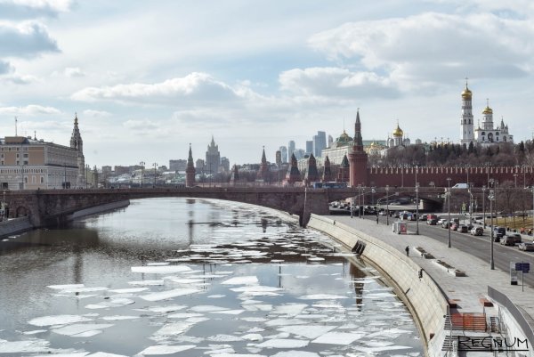 Спасская башня и собор Василия Блаженного