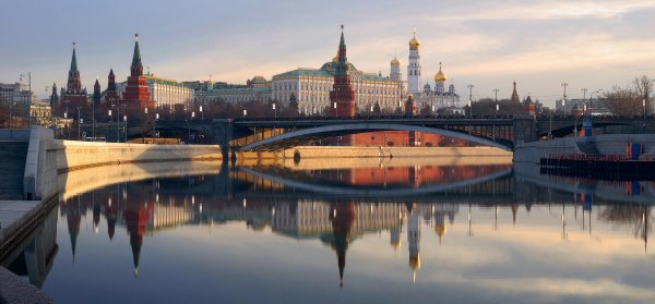 Кремль Москва весной