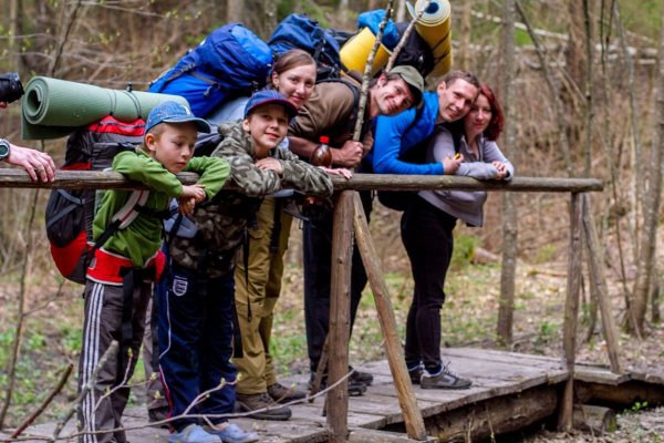 Палатка в лесу