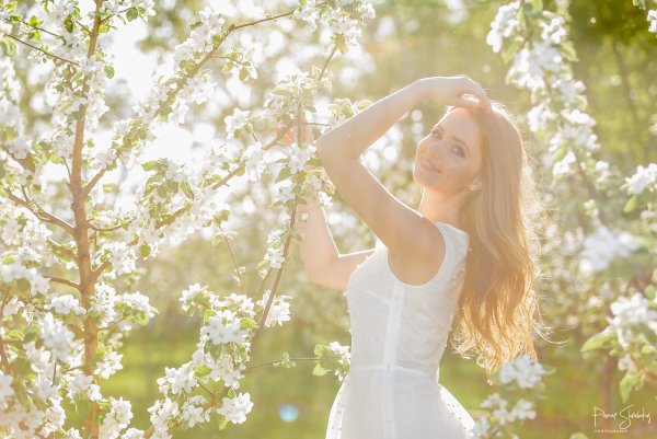 Девушка Весна