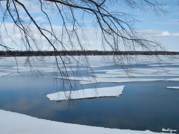 Синяя река Весна