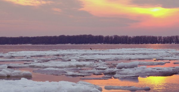 Весенний ледоход на реке