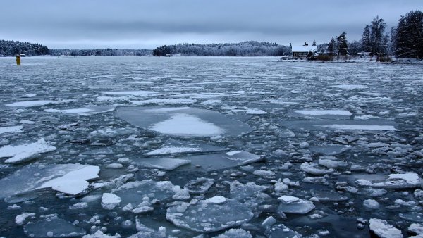 Ладожский ледоход на Неве
