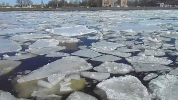 Ледоход на реке Волга