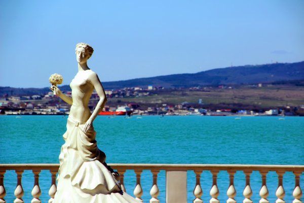 Памятник невесточка Геленджик