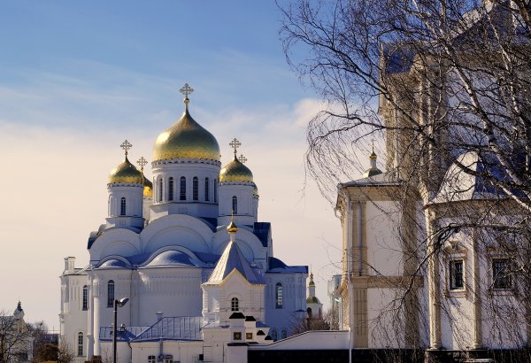 Православный храм весной