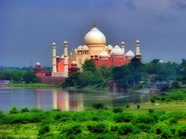 Индийский пляж с людьми