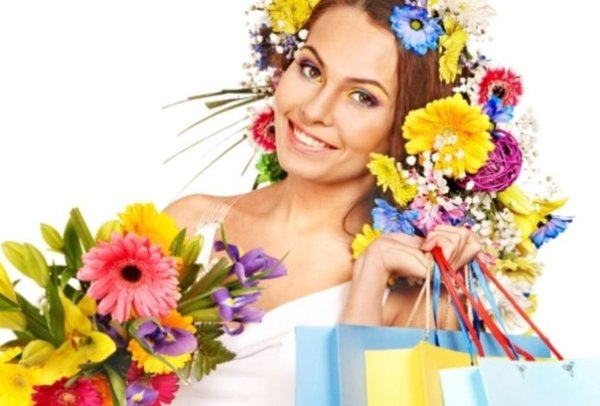 Девушка с весенним покупками