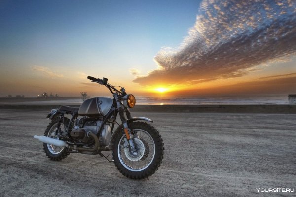 Пейзаж с мотоциклом