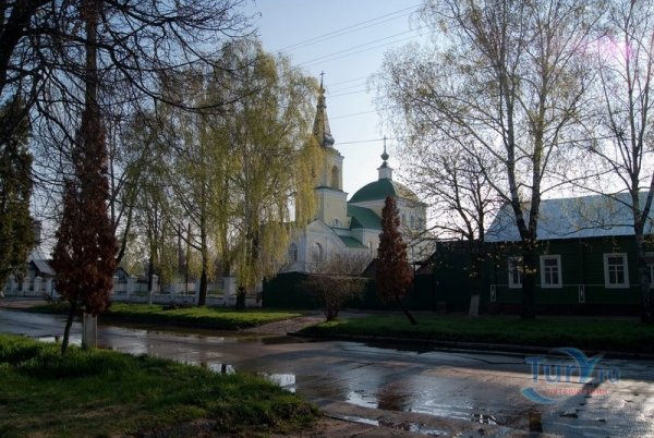 Свенский монастырь в Брянске осенью