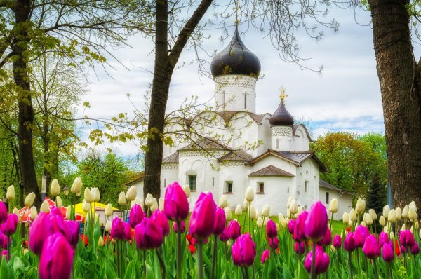 Весна в монастыре