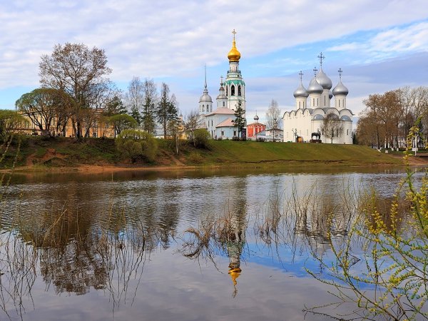 Храм весной