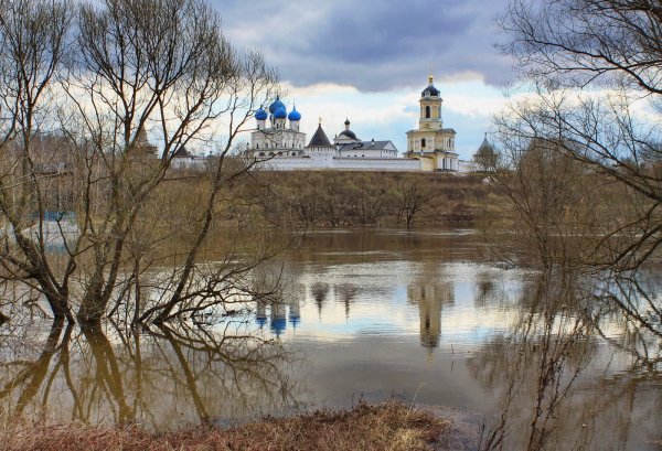 Свято-Введенский монастырь на реке Толга