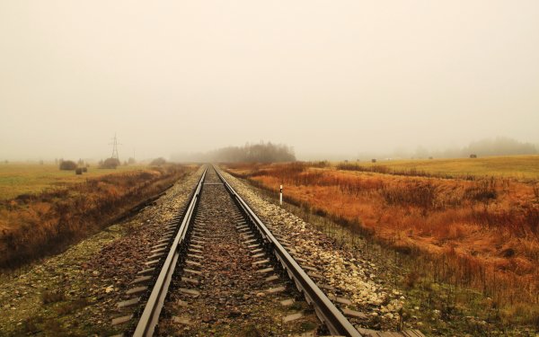 Железная дорога уходящая вдаль