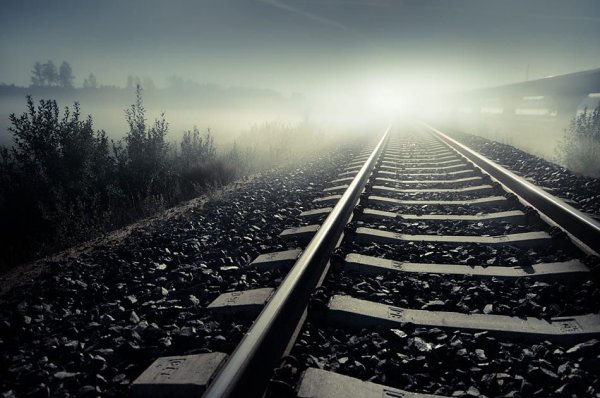 Железная дорога уходящая вдаль