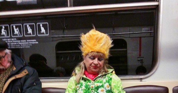 Бабушка Весна в метро