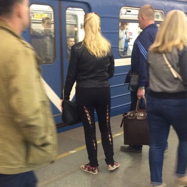 Задница в питерском метро