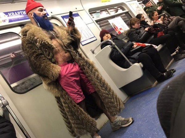 Модники в метро