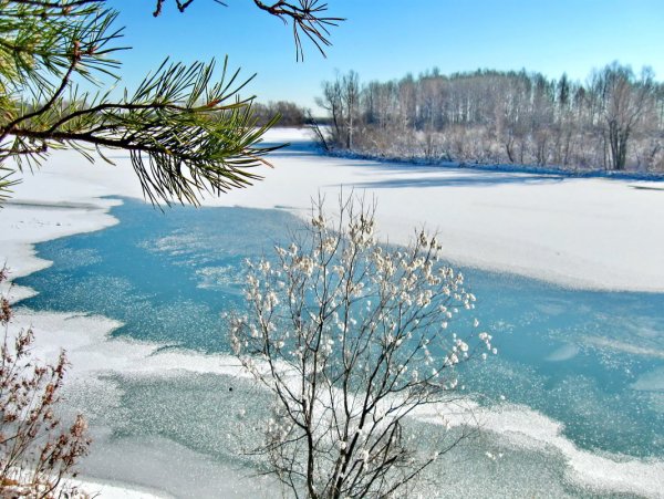 Таяние снега весной