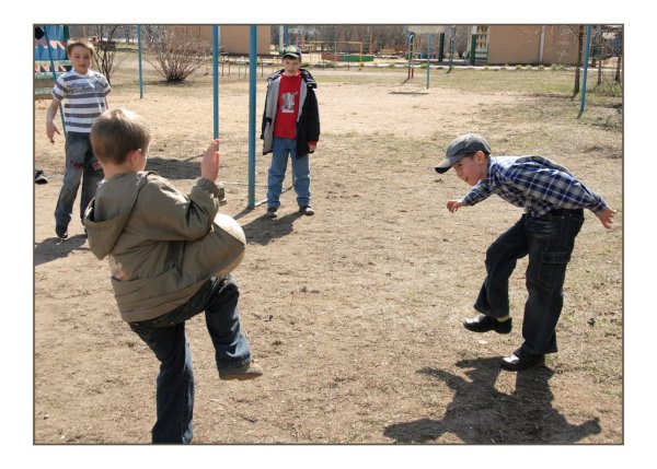 Весна дети пускают кораблики