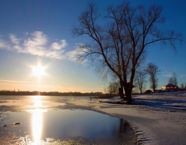 Весна солнце река
