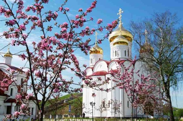 Весна храмы России